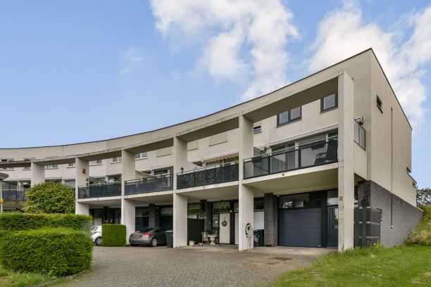 Te koop: Hoekwoning Van Ravesteyn-erf 144 , Dordrecht