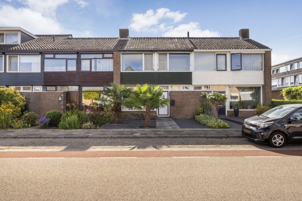 Te koop: Tussenwoning Admiraal de Ruyterlaan 4 , Hendrik-Ido-Ambacht Te koop: Tussenwoning Admiraal de Ruyterlaan 4 , Hendrik-Ido-Ambacht